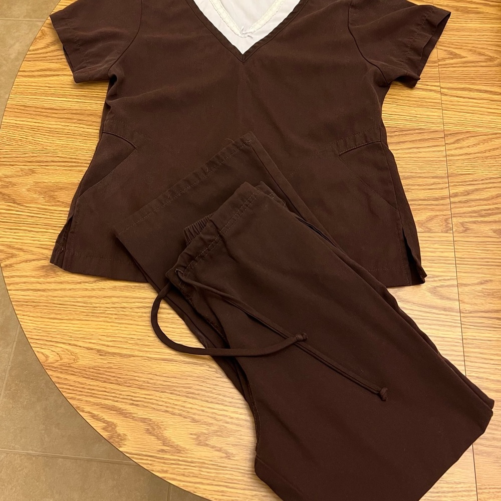 Los Angeles Robe, XS Top, XSP Petite Pant, Brown/White